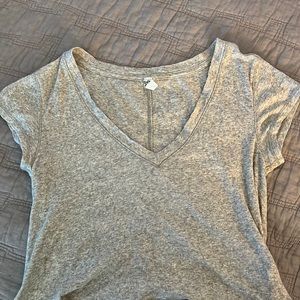 free people gray v neck tee SIZE: S